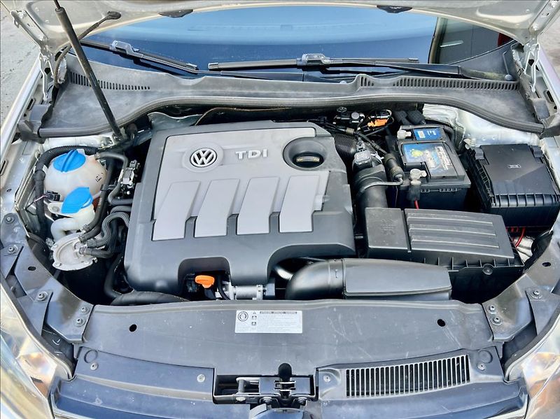 Volkswagen Golf 1,6 TDI  HIGHLINE*DSG*ZÁRUKA - fotka 38 z 40