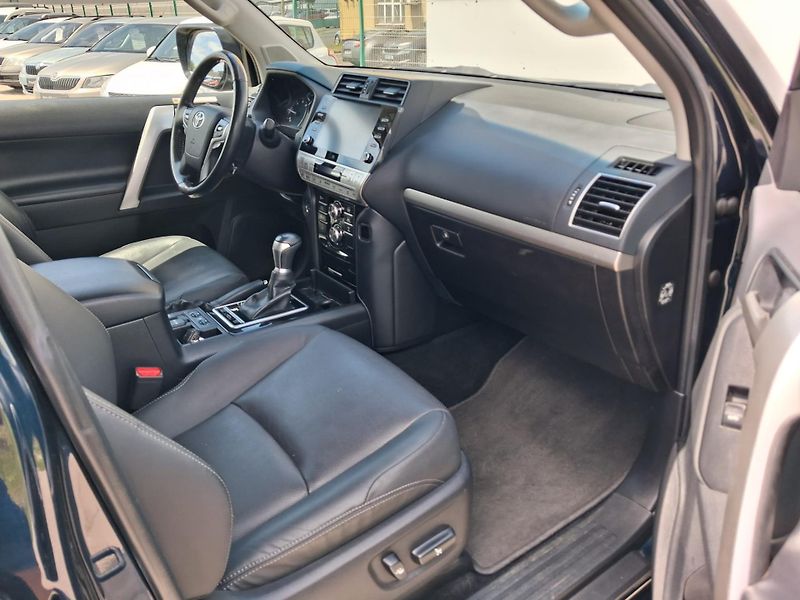 Toyota Land Cruiser 2.8 D-4D Executive AT - fotka 24 z 30