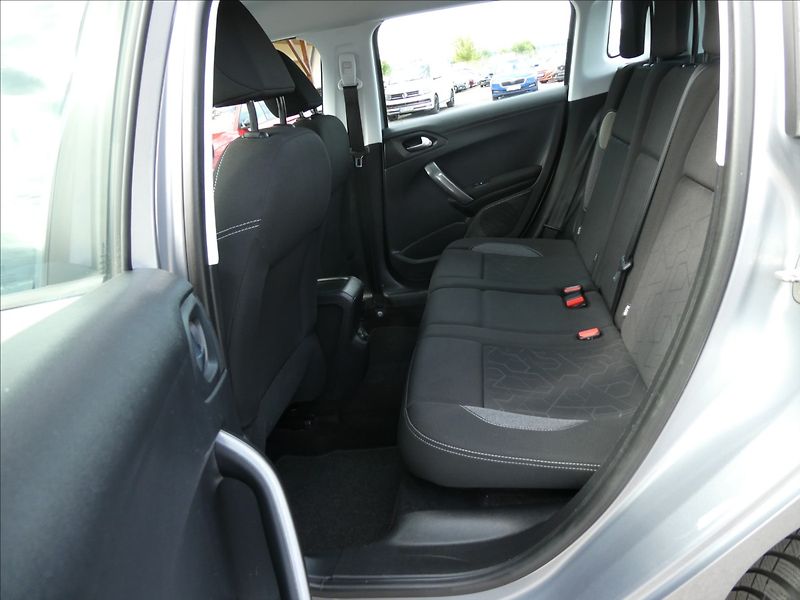 Peugeot 2008 1,2 1.2 81kW NAVI,závěs,servis - fotka 23 z 46