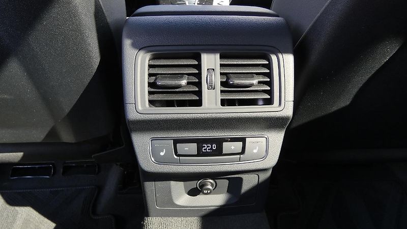 Audi Q5 40 TDI quattro S tronic S Line - fotka 25 z 28
