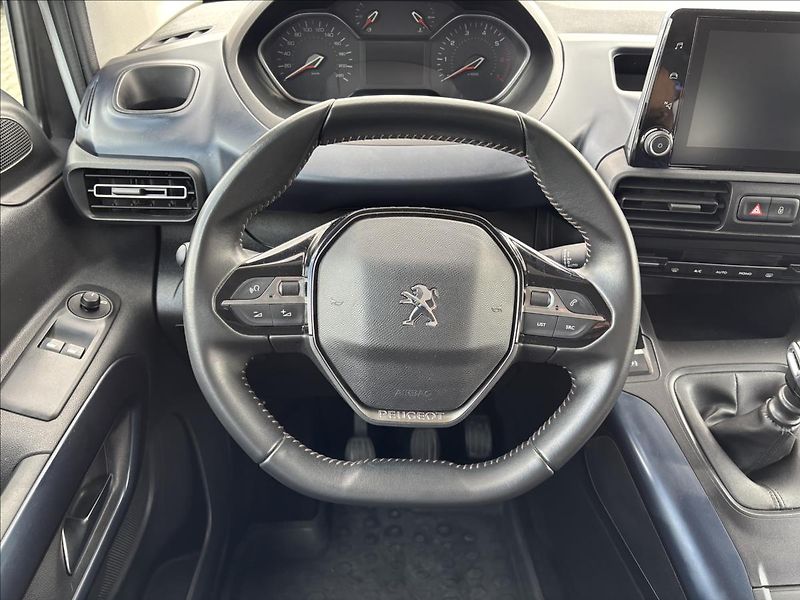 Peugeot Rifter 1,5 Bluehdi 75kW Allure - fotka 22 z 39