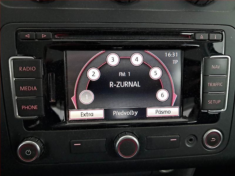 Volkswagen Touran (2015) 1.6 TDI, Navi, Tempomat - fotka 13 z 19