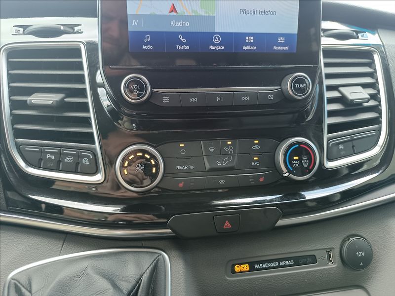 Ford Tourneo Custom 2,0 TDCi Titánium X, L2 - fotka 18 z 23