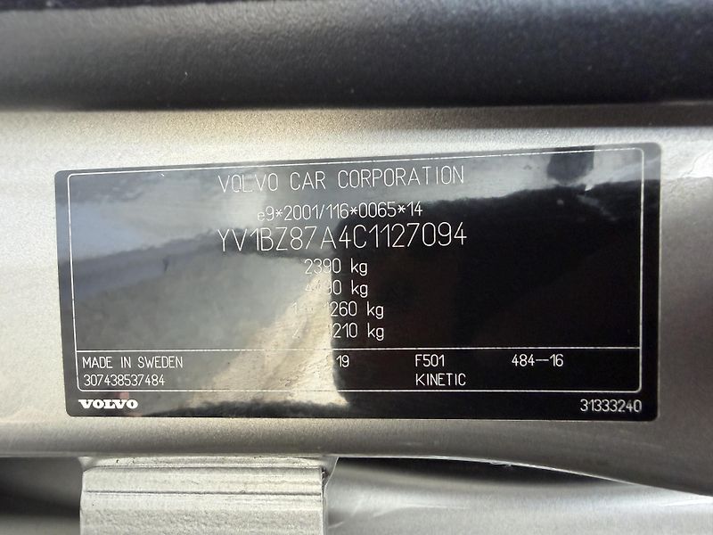 Volvo XC70 2.4 D4 4X4 MANUAL SERVISKA - fotka 45 z 45