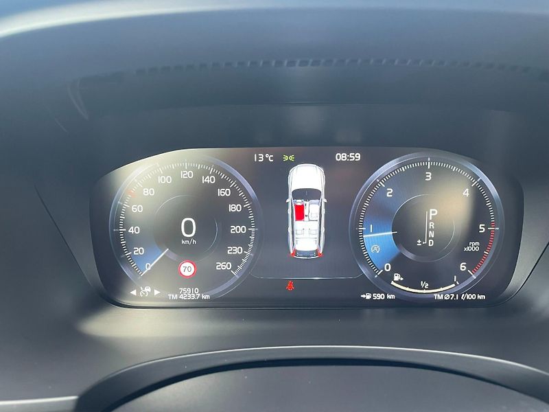 Volvo V90 (2018) D4, 140kW, Momentum - fotka 11 z 28