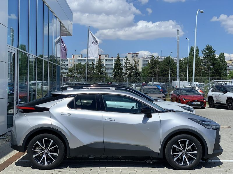 Toyota C-HR STYLE 1,8 HYBRID 90kW - fotka 10 z 32