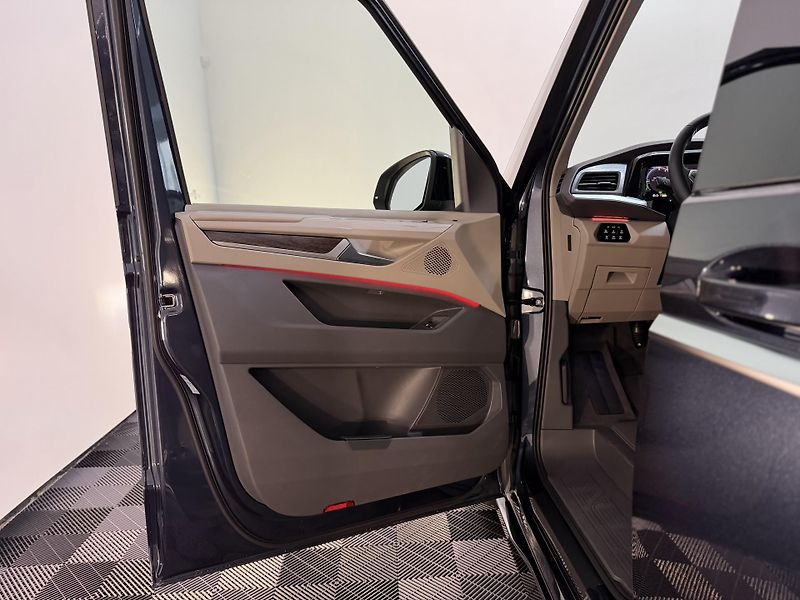 Volkswagen Multivan T7 eHybrid 4Motion Style TOP - fotka 16 z 47