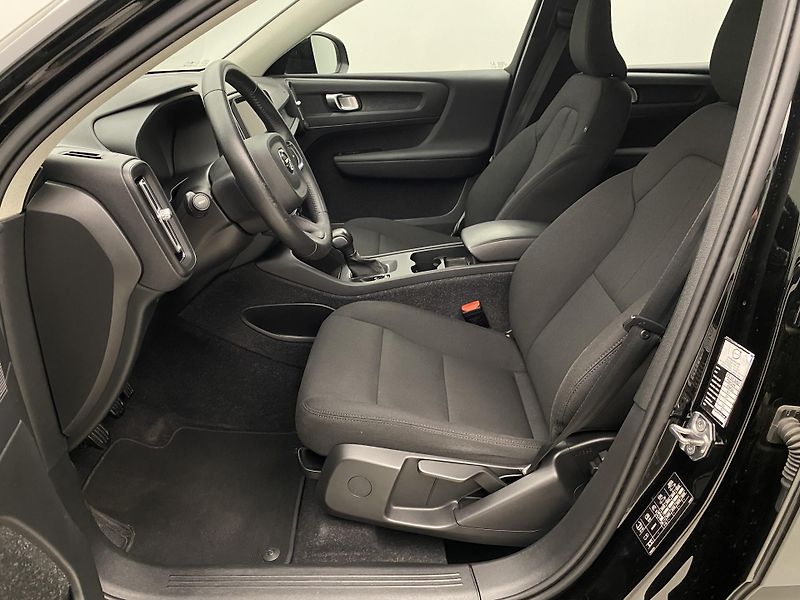 Volvo XC40 T2 KINETIC CZ - fotka 3 z 41