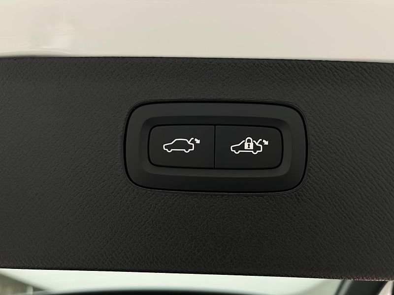 Volvo XC90 (2026) T8 AWD BLACK EDITION ULTRA - fotka 20 z 47