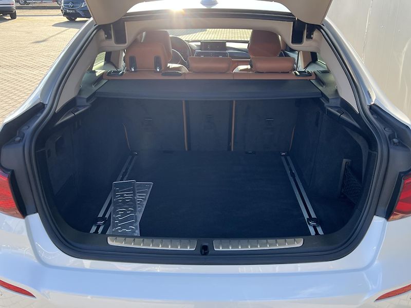 BMW Řada 3 (2019) GT 140kW xDrive - fotka 32 z 33