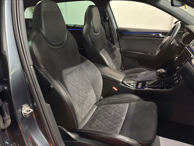 Škoda Superb 2,0   TDI 4x4 DSG SPORTLINE - fotka 28 z 39