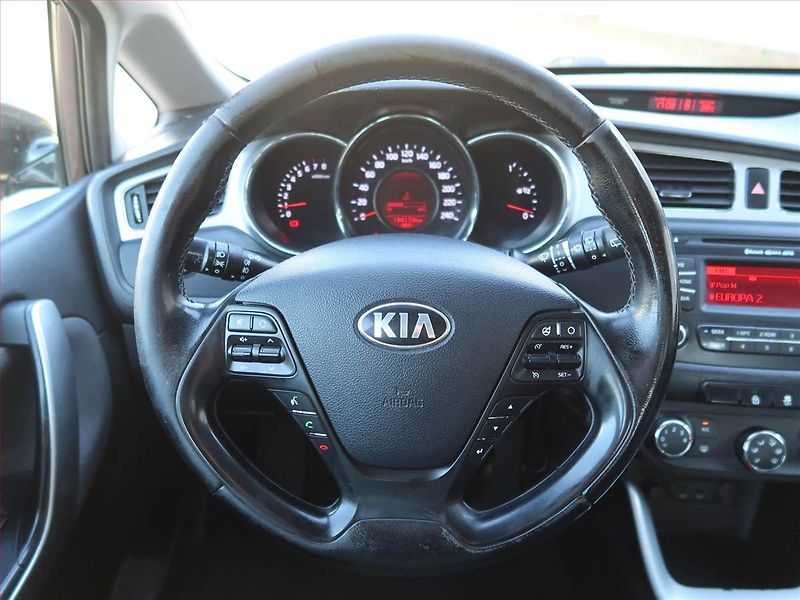 Kia Ceed (2012) 1.4 CVVT, Serv.kniha, Tempomat - fotka 15 z 17