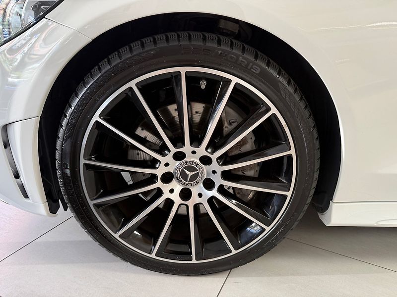 Mercedes-Benz Třídy C (2020) 300d AMG 180 kW - fotka 31 z 33