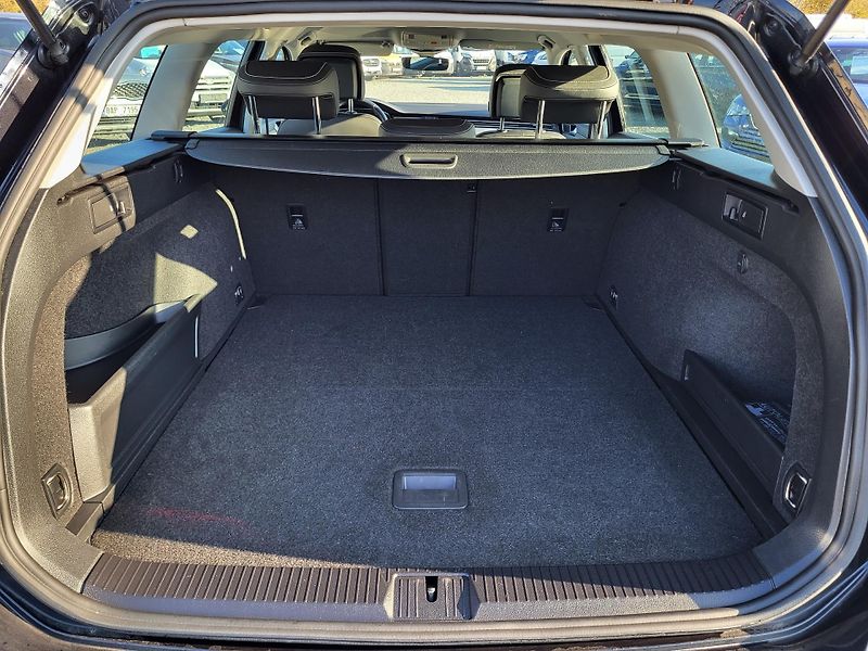 Volkswagen Passat 1.4 TSI PHEV GTE HYBRID - fotka 39 z 48