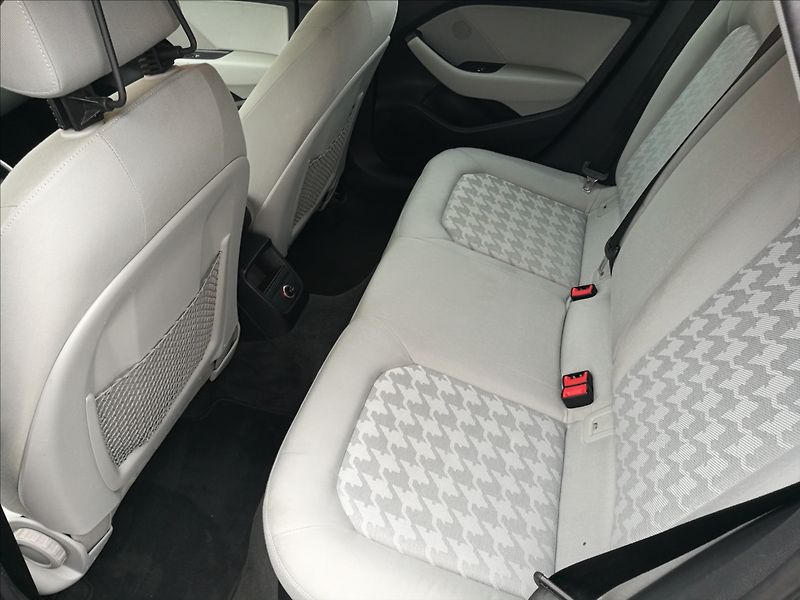 Audi A3 2,0 TDI Sportback S tronic - fotka 14 z 20