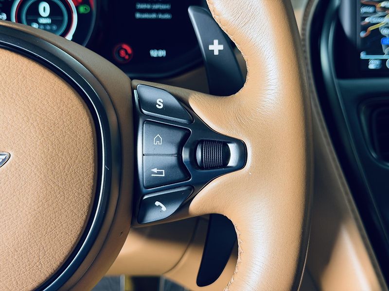 Aston Martin DBS (2019) 5.2.V12*Q*SUPERLEGGERA*CERAM - fotka 31 z 50