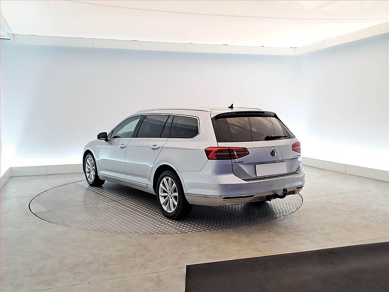 Volkswagen Passat (2016) 2.0 TDI, Kůže, Navi, Tempomat - fotka 4 z 20