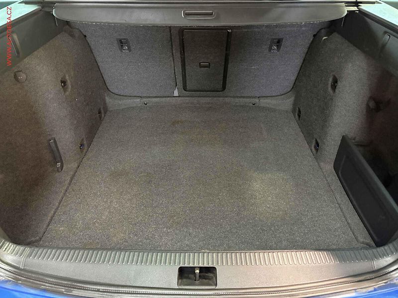 Škoda Octavia (2013) 1.6 TDi, AC, výhřev sed. - fotka 7 z 14