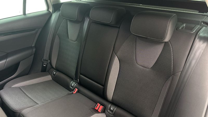 Škoda Octavia 2.0 TDI Ambition Combi - fotka 16 z 24