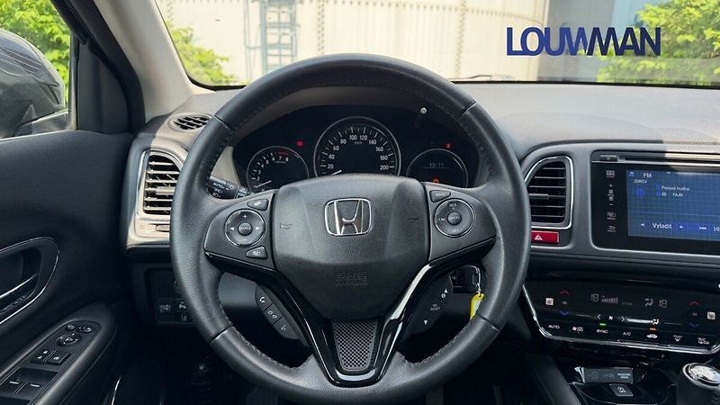 Honda HR-V 1.5 i-VTEC Elegance - fotka 7 z 23