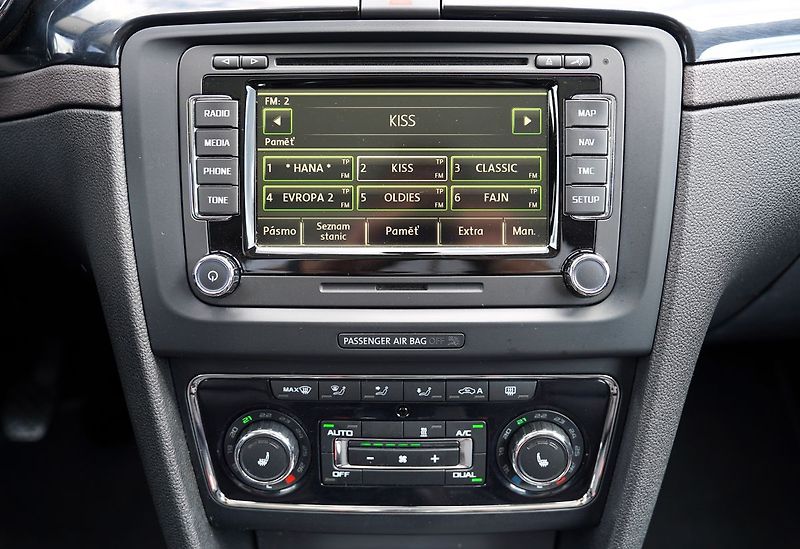 Škoda Superb 2.0 TDI 125 kW L&K/ČR/DPH - fotka 41 z 44