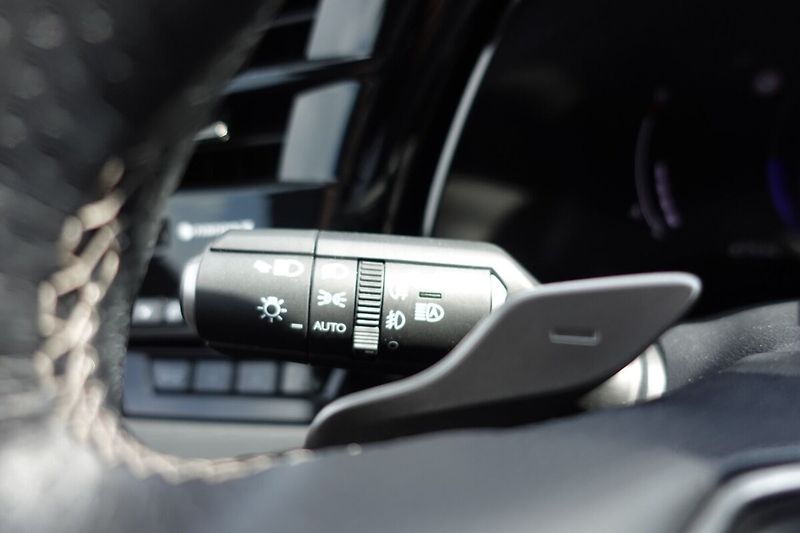 Lexus RX 500h RX500h F Sport Plus - fotka 33 z 39
