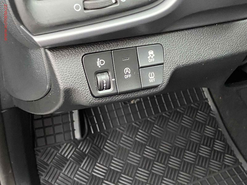 Kia Stonic (2024) 1.2i, 1.maj,ČR, AC, kamera - fotka 12 z 20