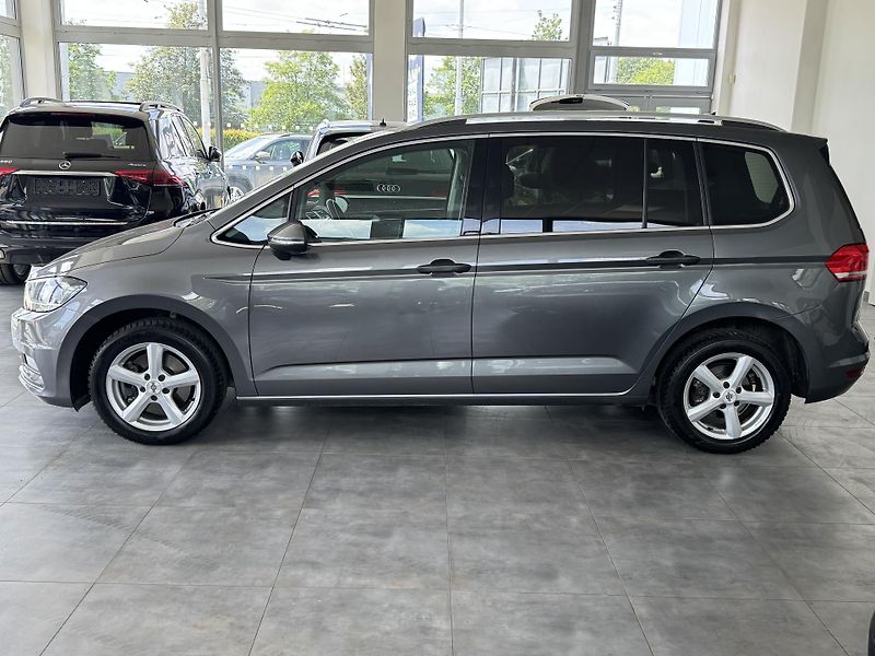Volkswagen Touran (2020) 1,5TSi DSG 7.MÍST NAVIGACE ACC - fotka 4 z 31