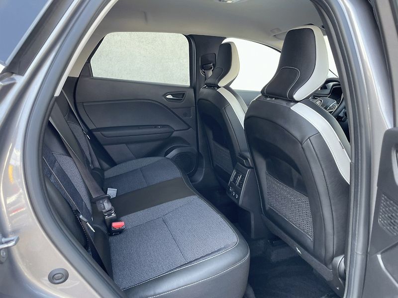 Renault Captur (2023) TECHNO 1,3TCe EDC - fotka 9 z 25