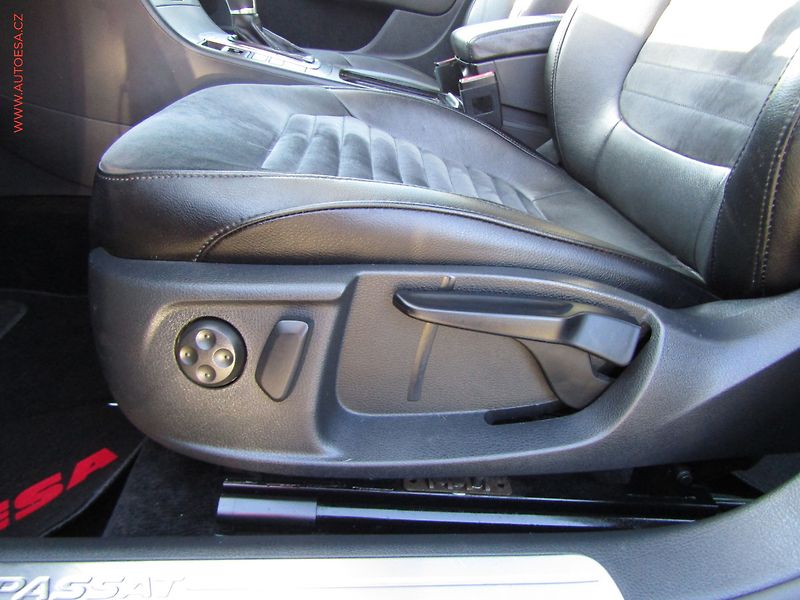 Volkswagen Passat (2012) 2.0 TDi, Highline, DSG - fotka 11 z 23