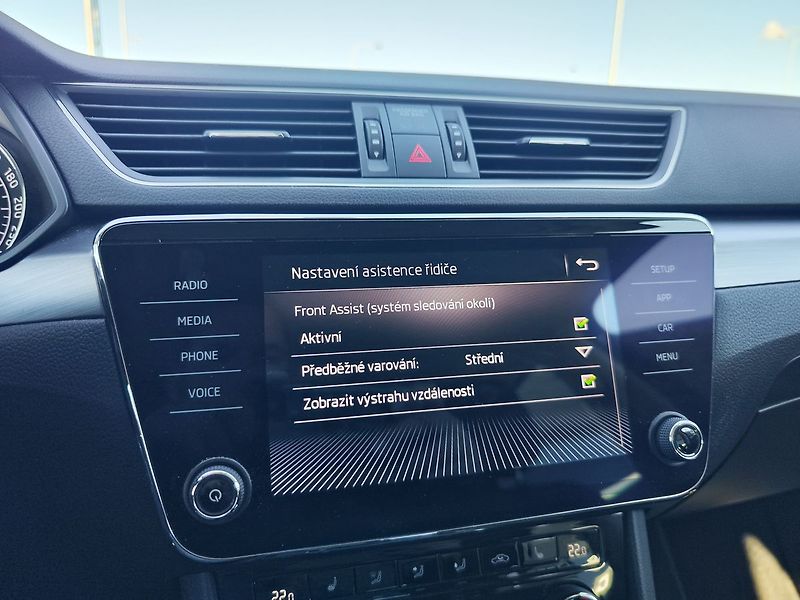 Škoda Superb 2.0 TDI/110kW Style DSG - fotka 20 z 32