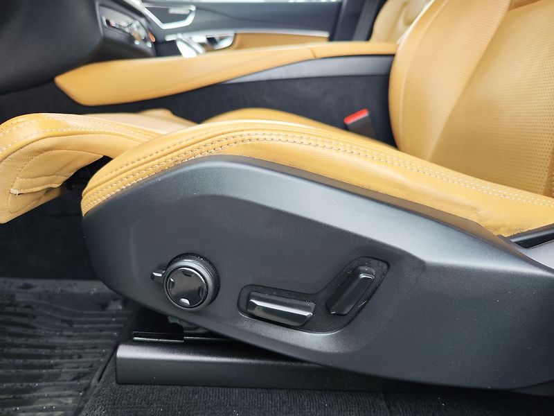 Volvo XC90 B5 2.0/173kW Inscription AT 4x - fotka 43 z 46