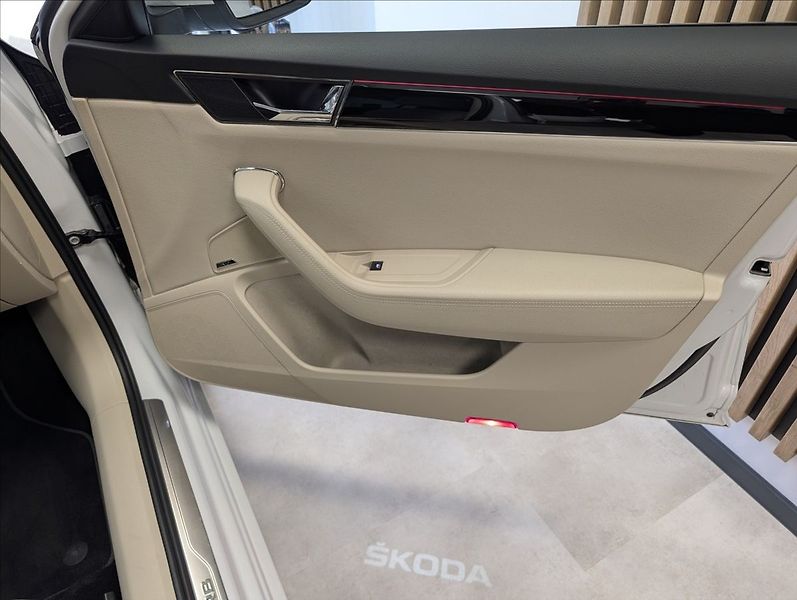 Škoda Superb 1.5 iV L&K - fotka 28 z 29