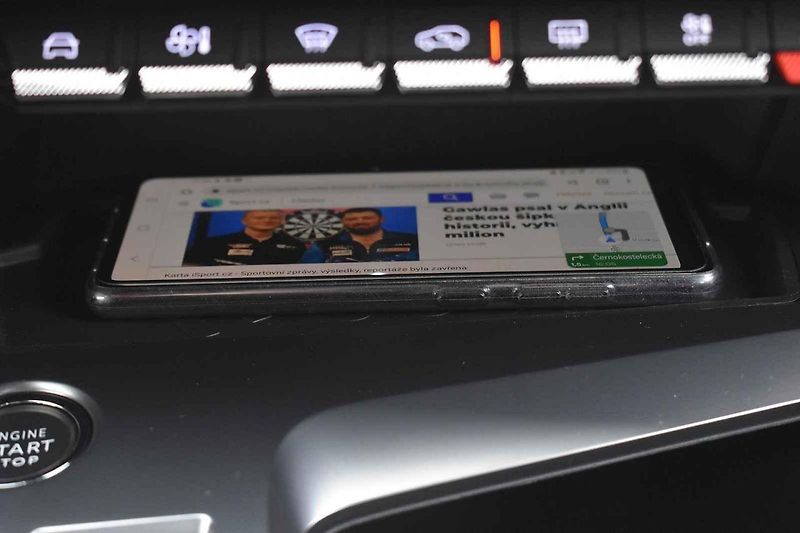 Peugeot 408 je solidně prostorný rodinný vůz s atraktivním vzhledem