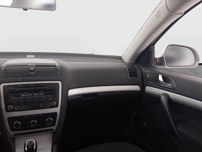 Škoda Octavia (2011) Ambition 1.6 TDI, Serv.kniha - fotka 8 z 18