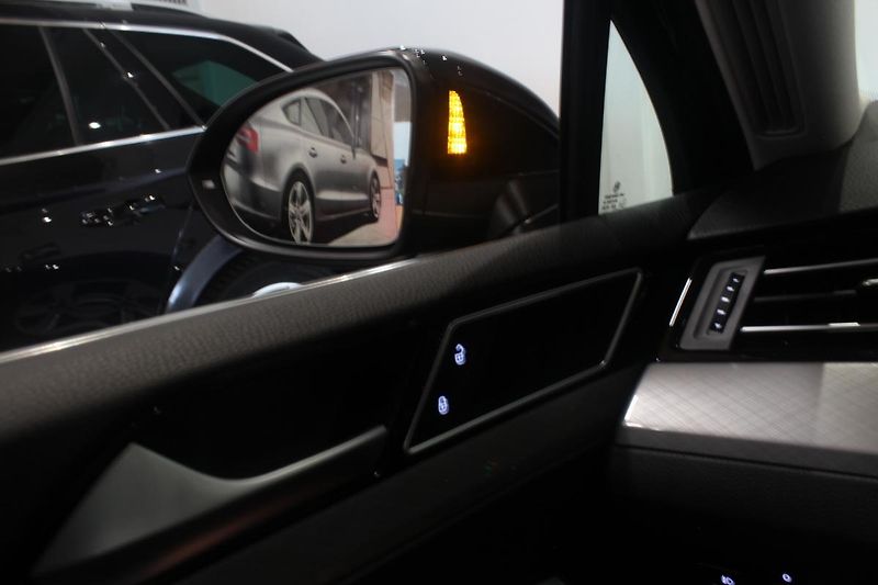 Volkswagen Passat (2021) 2.0TDI DSG Matrix display  - fotka 31 z 31