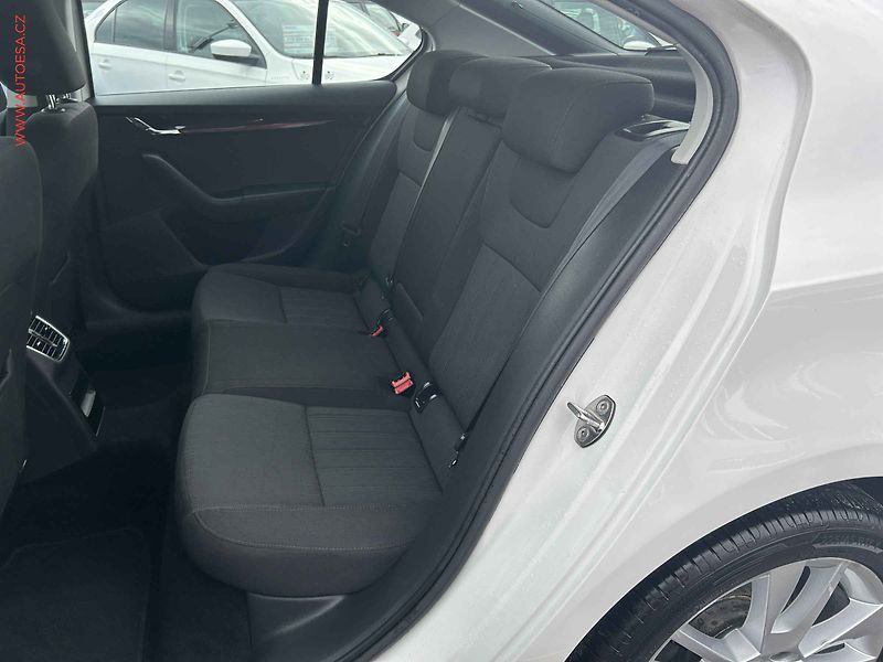 Škoda Octavia (2018) 1.8 TSi, 1.maj,ČR, Elegance - fotka 10 z 19