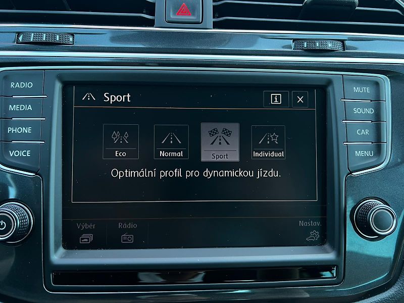 Volkswagen Tiguan 2.0TDI DSG 4Motion Virtual TZ - fotka 16 z 28