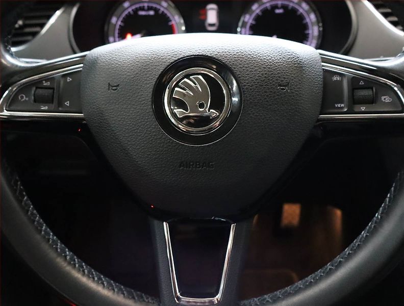 Škoda Octavia (2019) Style 1.5 TSI, Kůže, Navi - fotka 18 z 19