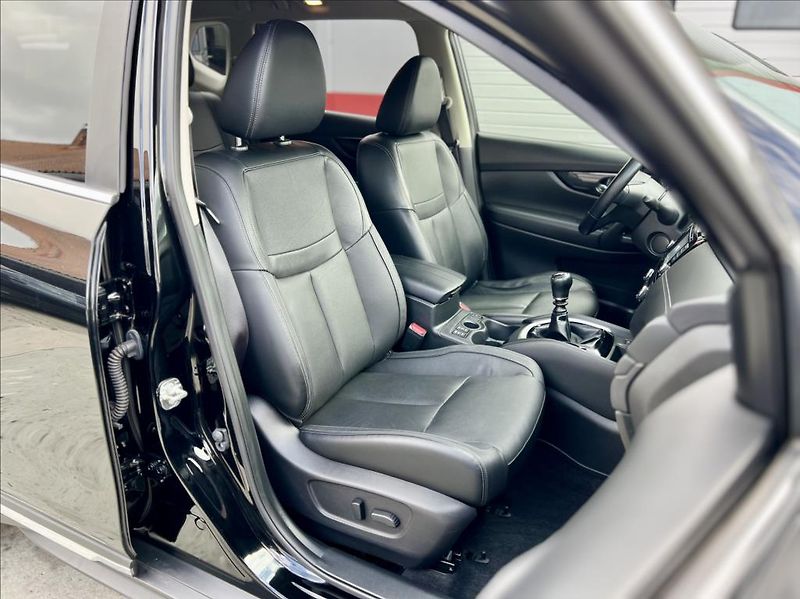 Nissan X-Trail 1,7 dCi N-TEC / panorama kůže - fotka 19 z 48