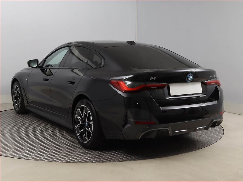 BMW i4 (2022) eDrive40, SoH 96% - fotka 4 z 24