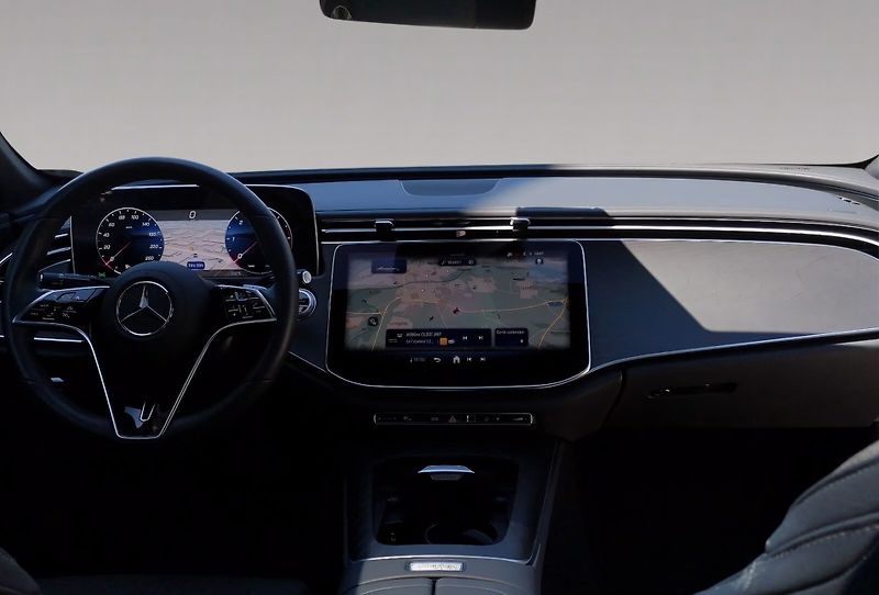 Mercedes-Benz Třídy E 220d Avantgarde Pano 360 Distr - fotka 9 z 10