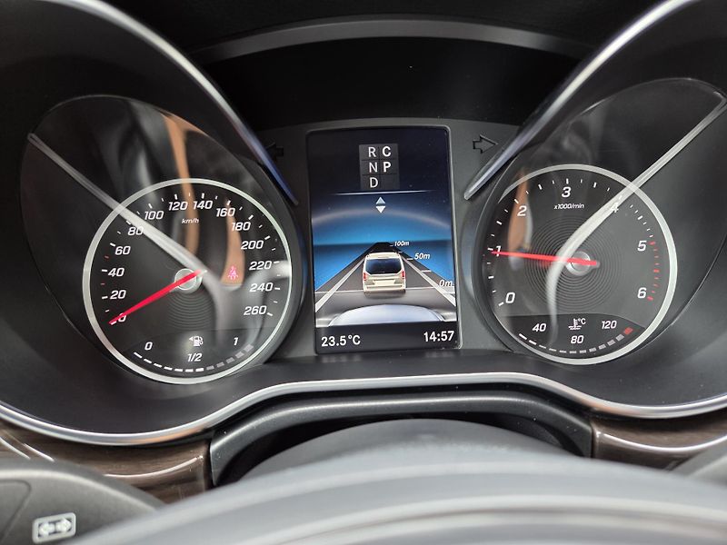 Mercedes-Benz Třídy V (2023) 300d 4M AVG AMG TOPvýbava 1m - fotka 24 z 49