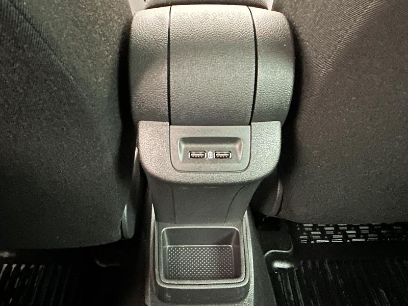 Škoda Fabia 1.0 TSI Active Plus - fotka 16 z 23