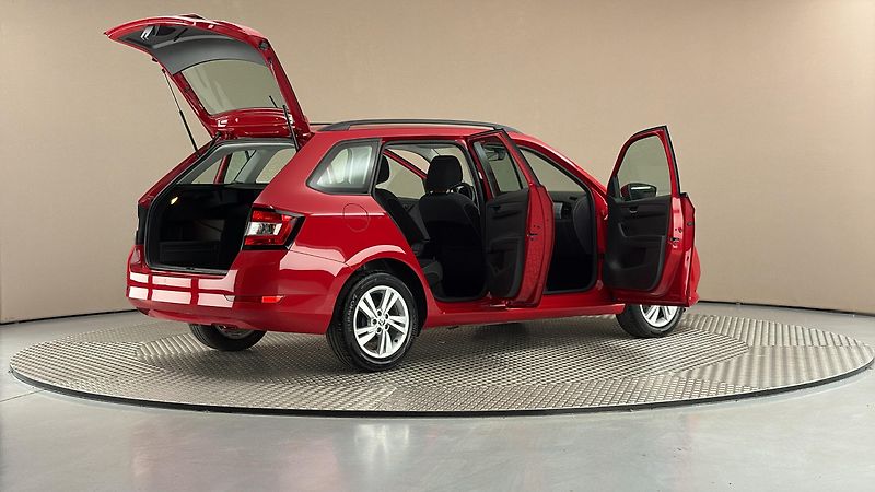 Škoda Fabia 1.0 TSI Ambition Combi - fotka 6 z 24