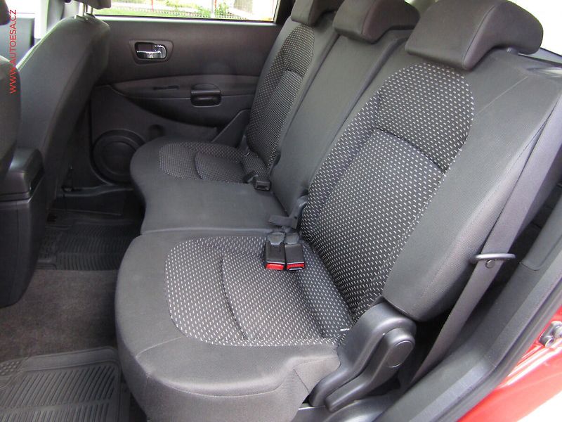 Nissan Qashqai (2009) 2.0 dCi 4x4, 7míst, ČR, AC - fotka 10 z 20