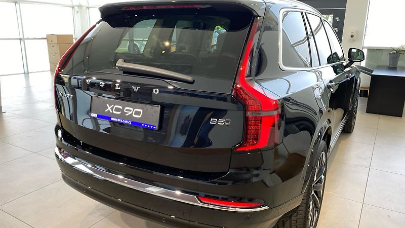 Volvo XC90 (2026) ULTRA BRIGHT, B5 AWD, 184+10 k - fotka 6 z 15