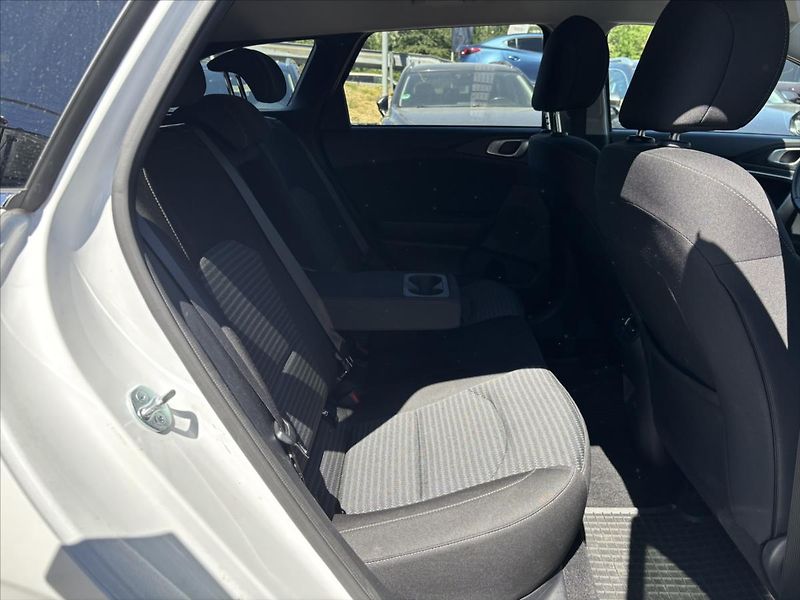 Kia Ceed 1,5 TGDi 118kW AT TOP KAMERA - fotka 13 z 43