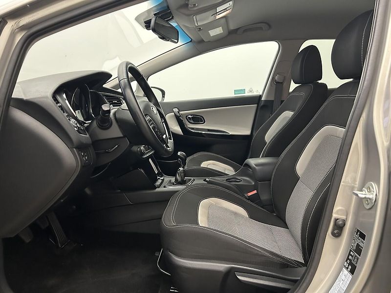 Kia Ceed 1.6 CRDI EXCLUSIVE - fotka 17 z 25