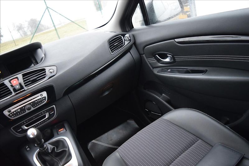 Renault Scénic 1,9 DCI 96KW TAŽNÉ NAVI KAMERA - fotka 31 z 57
